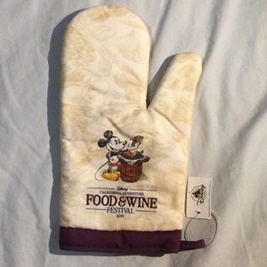 NWT Disney California Adventure Food & Wine Festival Adult Oven Mitt